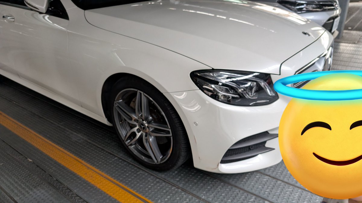 Purindle's tweet photo. 帰ってから気づいたけど車に傷ついてる！！！全く心当たりがない…。雨降ったらこまめに洗うくらい大切にしてただけに悲しい。 https://t.co/p9SY3AsZAF