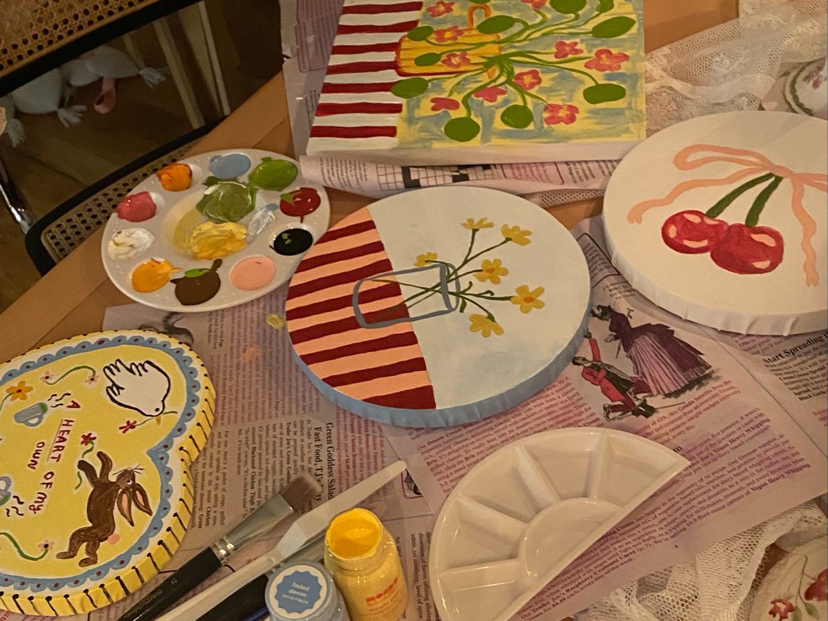 vitabiotics's tweet image. Creativity isn’t just for artists - it’s for everyone! Whether it’s painting, writing, cooking, or building, embrace the joy of making something creative. 🎨

#GetCreative #ExpressYourself #CreateEveryday
