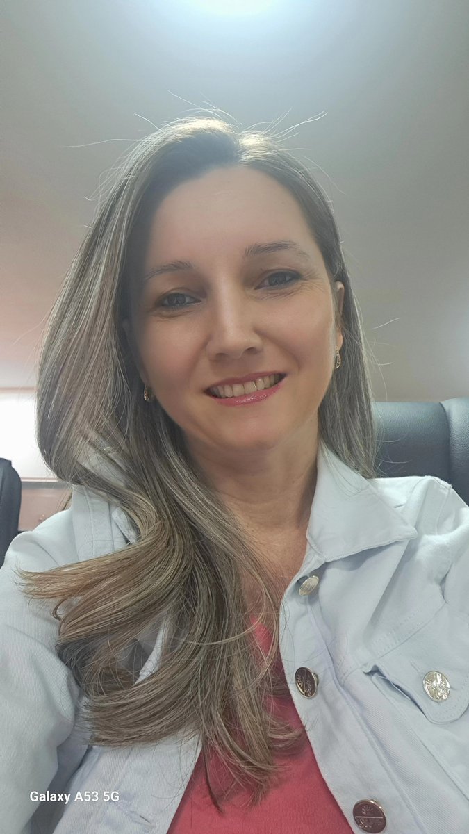 GleicyBlank's tweet photo. Vista-se com seu melhor sorriso e bora ser feliz! 😃 https://t.co/LaiYkigJDK
