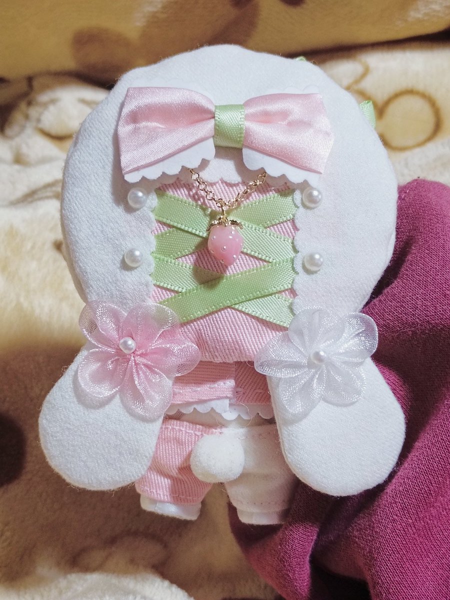 見て見てさせてください😭🙏
🐍ぬのお洋服が出来たら改めてツイートするので、簡単な写真ですが、Spring collection１着目出来ましたー💕

こちらのお洋服は配布もする予定なので、もしよろしければ御検討頂ければ嬉しいです🙏