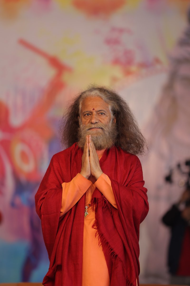 ParmarthNiketan's tweet photo. A beautiful #WisdomTalk on today's closing day of #IYF2025 at @ParmarthNiketan brought together
@PujyaSwamiji, @PremBaba ji &amp; @SadhviBhagawati ji for a powerful talk about the #YogaofLove. Because all we need is #love!

#IYF #IYFParmarth #pujyaswamiji #sadhviji #prembaba #wisdom https://t.co/rIZN7k3ukQ
