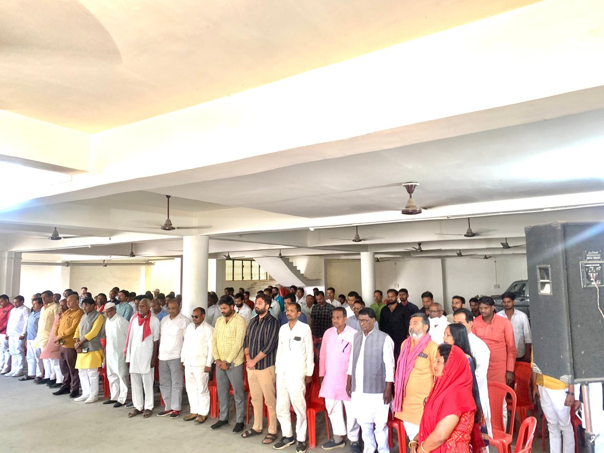 MNATHYADAV's tweet photo. आज दिनांक - 15.03.2025  को समाजवादी पार्टी जनपद बस्ती कार्यालय पर सामाजिक परिवर्तन के महानायक, दलितों, शोषितों एवं वंचितों के मसीहा मान्यवर श्री कांशीराम जी की जयंती के अवसर पर माल्यार्पण किया गया एवं उनके जीवन दर्शन पर तमाम विद्वानों, वक्ताओं और नेत��ओं के माध्यम से प्रकाश डालते https://t.co/UpO334CB4Z