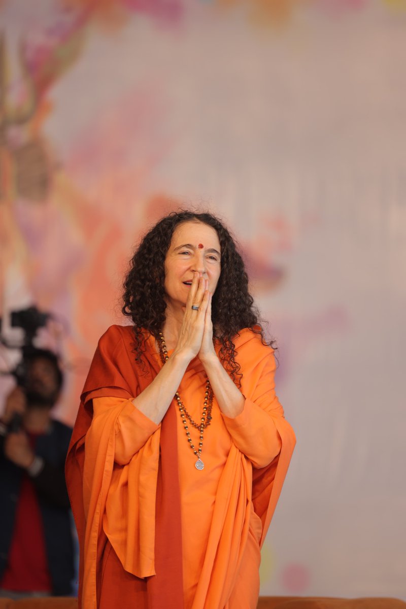 ParmarthNiketan's tweet photo. A beautiful #WisdomTalk on today's closing day of #IYF2025 at @ParmarthNiketan brought together
@PujyaSwamiji, @PremBaba ji &amp; @SadhviBhagawati ji for a powerful talk about the #YogaofLove. Because all we need is #love!

#IYF #IYFParmarth #pujyaswamiji #sadhviji #prembaba #wisdom https://t.co/rIZN7k3ukQ