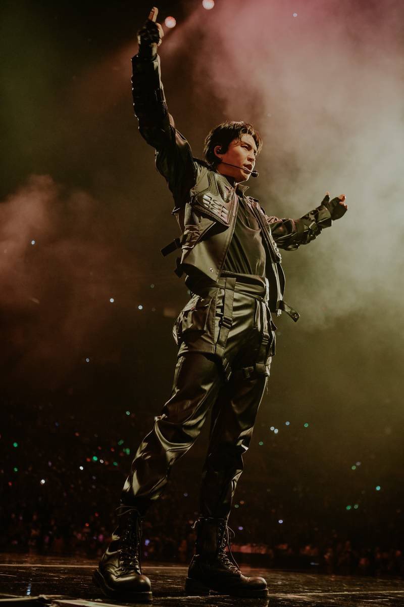 my artist my great performer oh he looks really good with this outfit