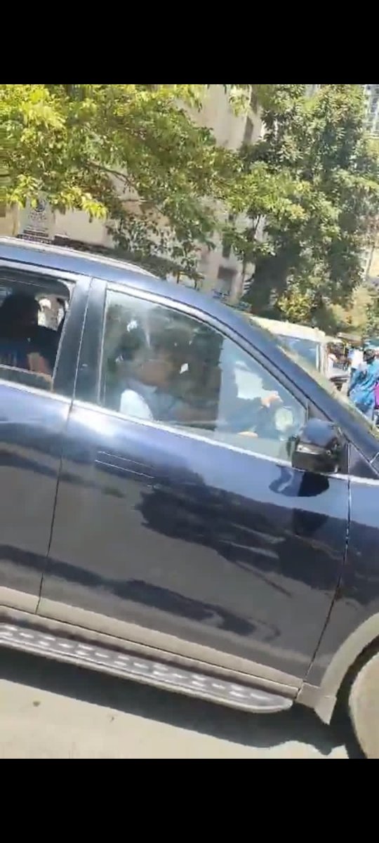 Thane Live tweet media