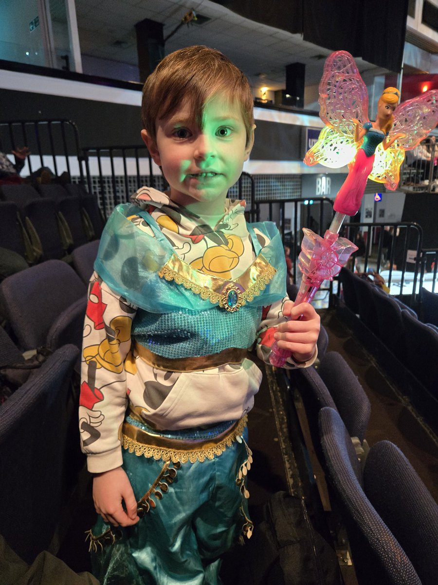 JohnCandyKid's tweet photo. #DisneyOnIce https://t.co/mbushL6OcR