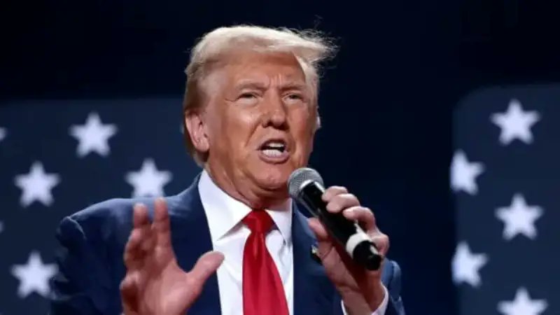 ৪৩টি দেশকে লাল, কমলা ও হলুদ ক্যাটেগরিতে নিষেধাজ্ঞা দিলেন ট্রাম্প