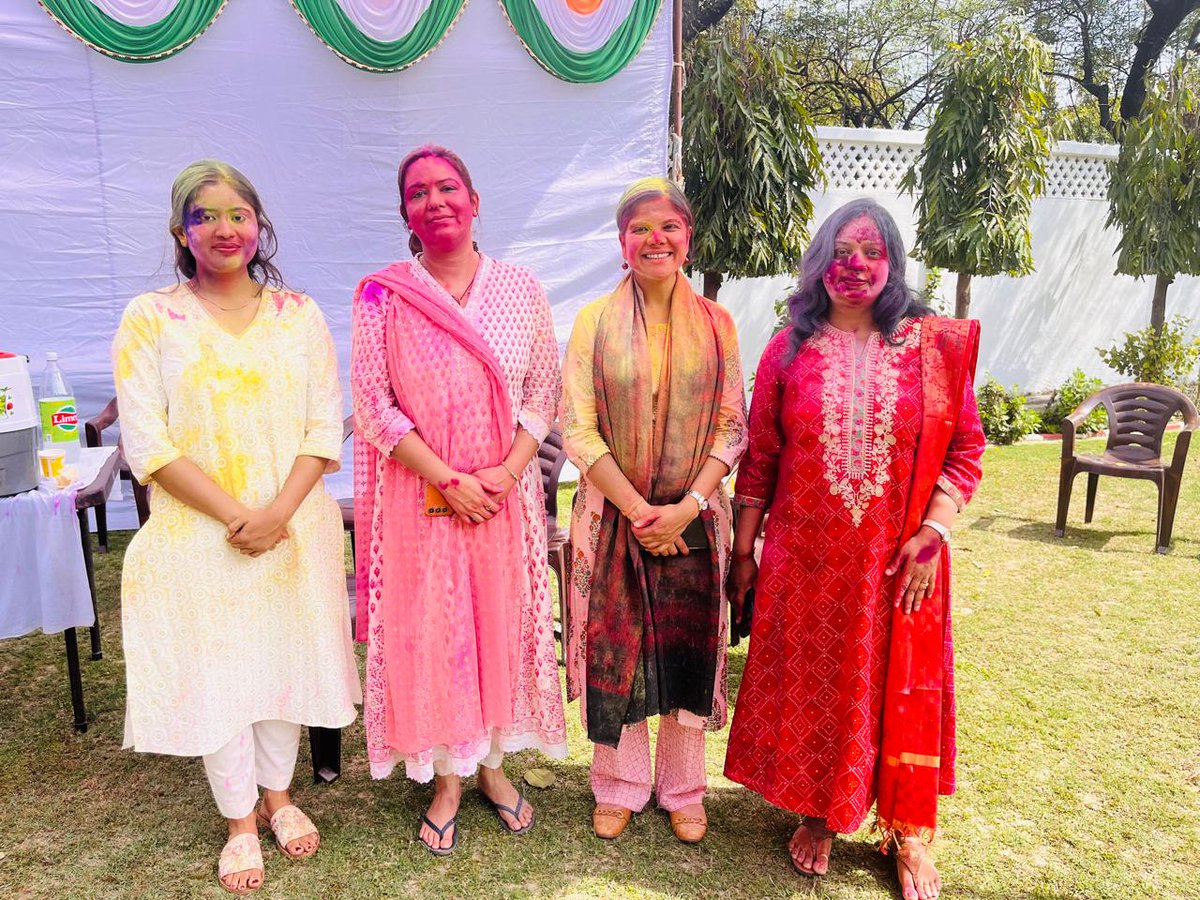 Happy Holi Everyone 🌼✨️
#happyholi2025 
#PoliceWaliHoli