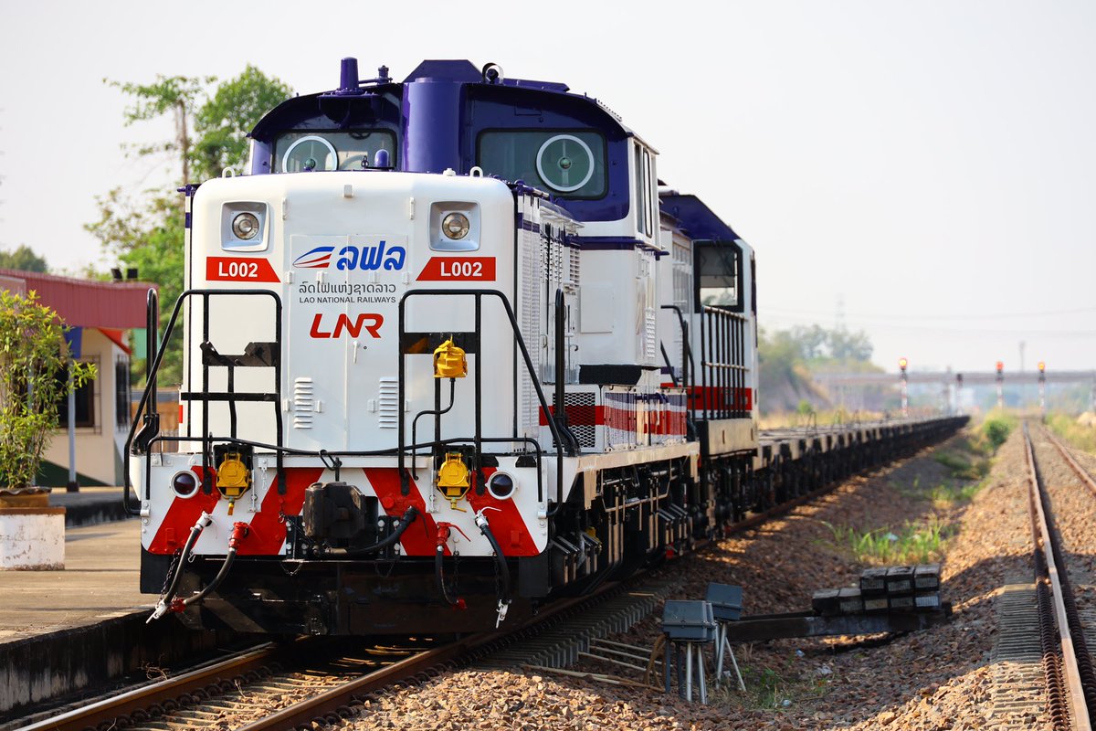 ラオス鉄道🇱🇦のDD51-1143号機。 ラオスではL002を名乗るよう。 先日