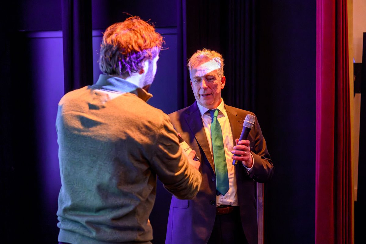Hans van Tellingen (@hansvantelling) on Twitter photo Zo leuk om te doen. Lezing gisteravond voor <a href="/stemhvm/">Hart voor Medemblik</a> (Hart voor Medemblik) over ‘Retail is Mensenwerk’, waarom (en hoe) stenen winkels winnen én over de gigantische invloed van autobezoekers op de retailomzet. Het gaat om de ‘place to buy’, anders is er geen ‘place to be’. De Zo leuk om te doen. Lezing gisteravond voor <a href="/stemhvm/">Hart voor Medemblik</a> (Hart voor Medemblik) over ‘Retail is Mensenwerk’, waarom (en hoe) stenen winkels winnen én over de gigantische invloed van autobezoekers op de retailomzet. Het gaat om de ‘place to buy’, anders is er geen ‘place to be’. De