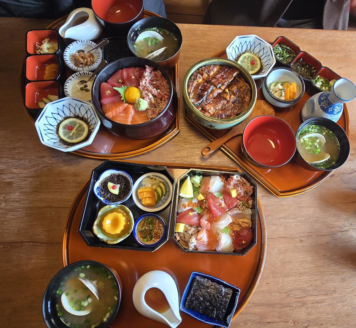 EBINA8612's tweet image. 어떤 날보다 화려했던 밥상😆 몸상할라 몸보신 시켜준 친구들여 황송하나이댜🙇‍♀️ 전체적으로 맛이 정갈하고 깔끔하다 오픈준비에 시간이 오래 걸렸던걸로 아는데 번창하시기를🙏🙏 #서촌 #해목