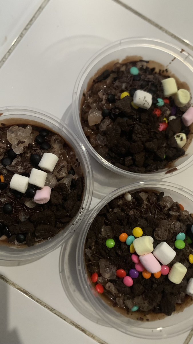 asyaaenih's tweet photo. @DevinaMaharan12 halo ka aku jual es kepal milo cuma 10k ajaa udah free 3 topping. free ongkir juga lohh ka buat area malang kota pemesanan minimal 2 cup. bisa langsung chat/dm yaa ka kalau tertarikk🥰🥰 https://t.co/uyjp05gGZl