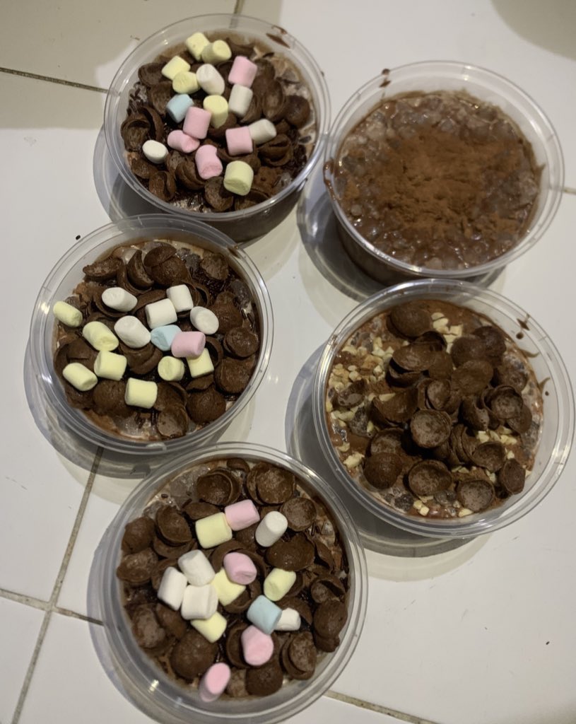 asyaaenih's tweet photo. @DevinaMaharan12 halo ka aku jual es kepal milo cuma 10k ajaa udah free 3 topping. free ongkir juga lohh ka buat area malang kota pemesanan minimal 2 cup. bisa langsung chat/dm yaa ka kalau tertarikk🥰🥰 https://t.co/uyjp05gGZl