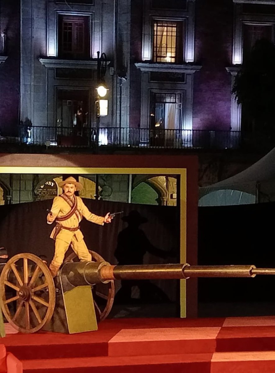 PANCHO VILLA en el Zócalo.  

J V S D 8 pm.  

Teatro s muros, s taquilla.