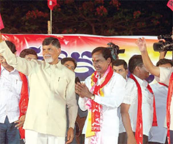 Anjaneyulu_JSP's tweet photo. పొత్తుల గురించి మనమే మాట్లాడాలి ఓసారి గిటు సుడు జర సోయి తెచ్చుకో..2003 , 2009 లో మన party కథ గిది తమ్మి మనకెందుకు పెద్ద పెద్ద డైలాగ్స్ చెప్పు . https://t.co/R5x9RUHeaK