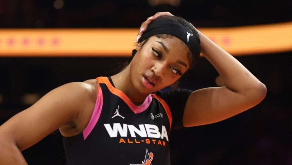 TheBabylonBee's tweet photo. Uh-Oh: WNBA Players Demand To Be Paid What They're Worth And Now They Owe The NBA $400 Million https://t.co/RinvDYkkQx https://t.co/pl8u4E2ii3