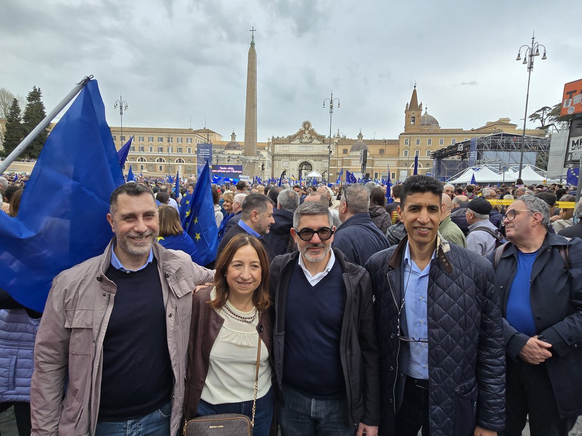 fai_cisl's tweet photo. 🗓 #15marzo #LEuropaSiamoNoi 
📢 #FaiCisl in piazza del Popolo a #Roma alla manifestazione "Una piazza per l'Europa", @OnofrioRota: "In piazza al fianco della #Cisl per un’Europa popolare e non populista, per una Unione sociale, sicura e solidale". 
#europa #unapiazzaperleuropa #micheleserra #serra #pace #lavoro #Ucraina #peace #partecipazione