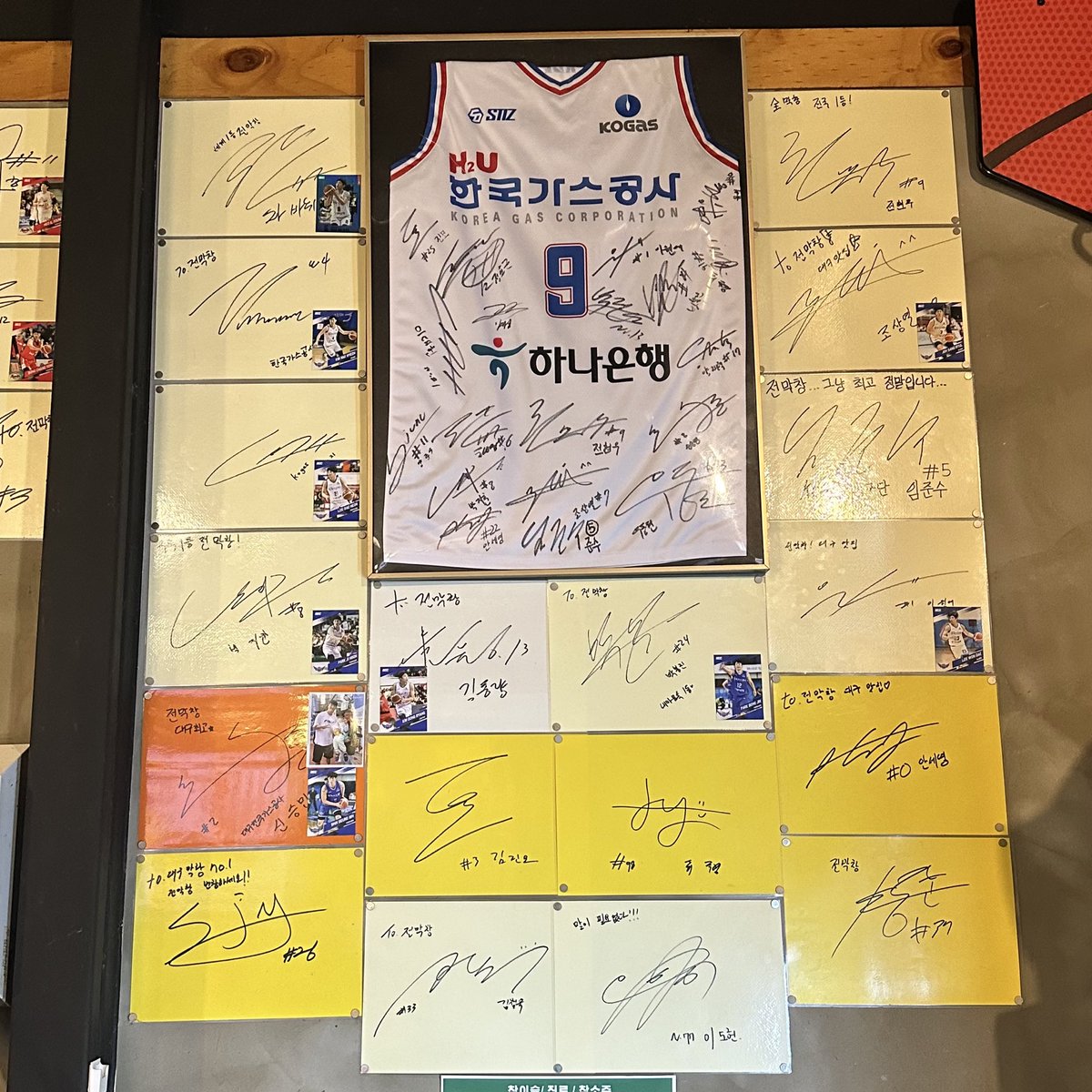 dontggazzu's tweet photo. 📍전막창

막창 먹을 거라니까 낙자님이 여기 가라고 해서 가봤어요…
숨긴다고 숨겼는데 빠수니 티가 났는지 서비스를 왕창 주셨어요😅 얏호~
선수들 스티커도 붙이고 포카랑 스티커 붙여달라고 드리고 왔습니당ㅎㅎ
진짜 짱짱 맛있고 사장님 친절하세요!!!!
다들 가보시길🫰
+ 떡볶이도 맛있음! https://t.co/4fMzz3rPiq