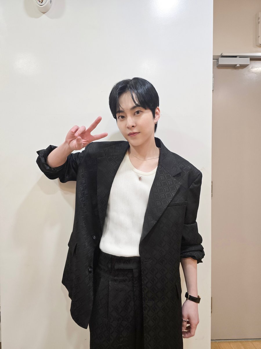 XIUMIN_INB100's tweet photo. MBC 전지적 참견 시점

깔끔하면 깔끔🧹, 의리하면 의리인😎 
시우민의 일상 재밌게 보셨나요?! 

#시우민 #XIUMIN #InterviewX #WHEE https://t.co/0FLGEcRoUK
