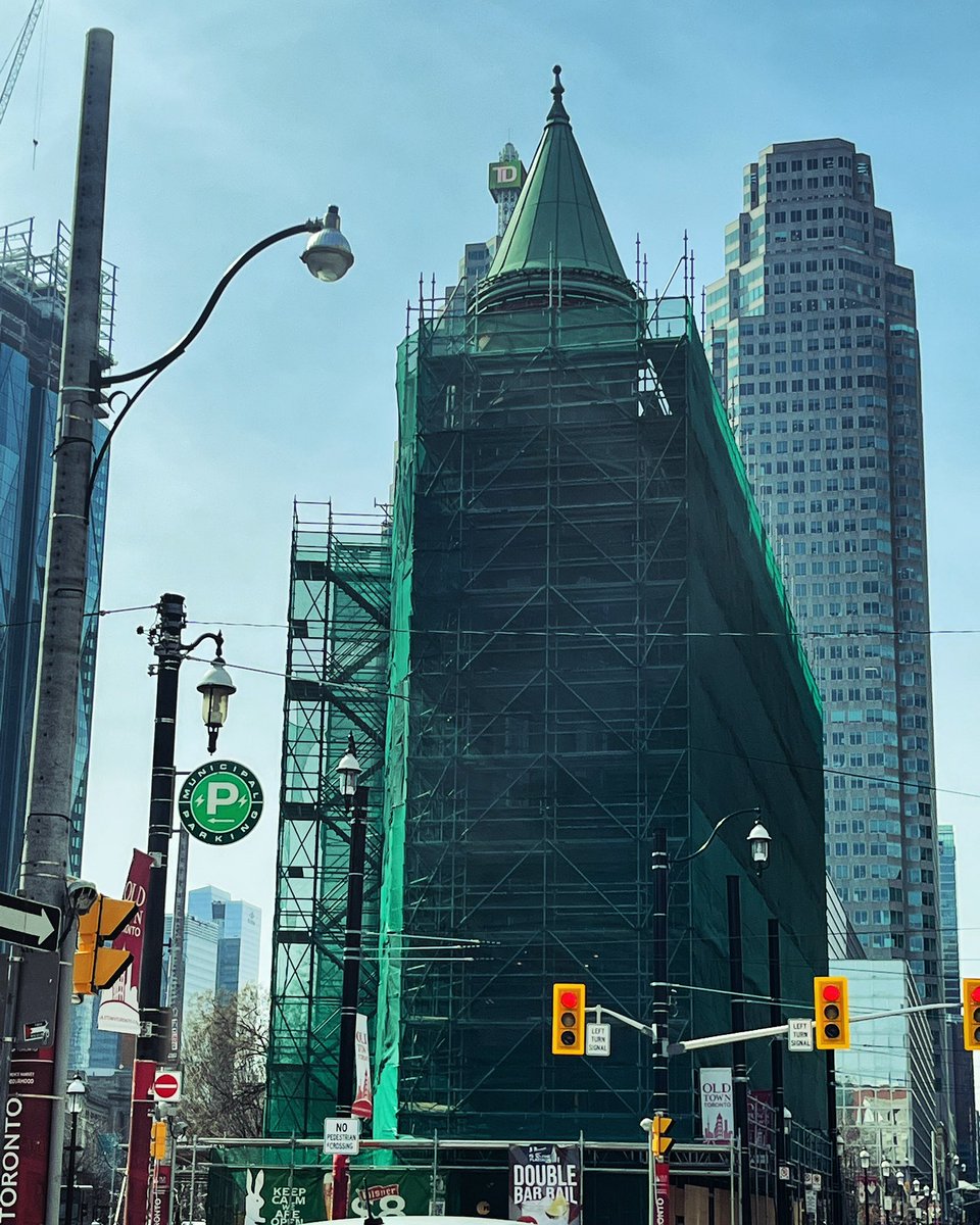 The Flatiron Building is getting a little work done 💅
