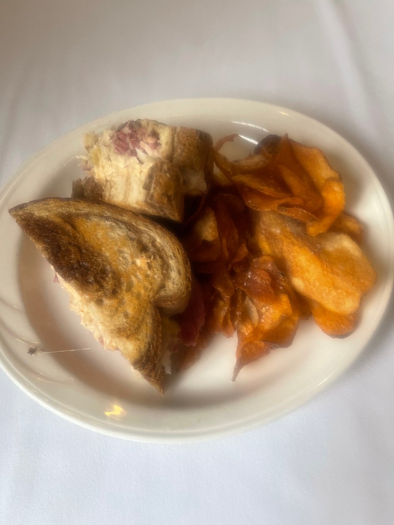Happy St. Patrick’s Day!! Come celebrate early at Knight’s Downtown with this delicious Corned Beef Reuben available at brunch this weekend. We will also feature Irish Nachos and Corned Beef with Cabbage at Dinner time.