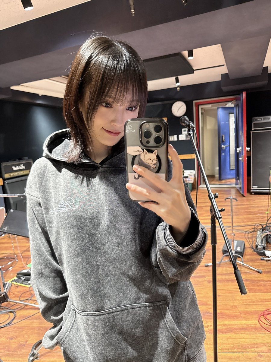 彩ちゃんのリハ風景の写真、ソロになってからアングルがほぼ一緒ですよね

変わらないことも大事？と言うのは大げさだけど、ルーティン化している感じがして何だか安心するんですよ☺️
彩ちゃん本人は意識していないでしょうが😅

Billboardは落選したので配信希望なんですが無理かなぁ😢

#山本彩