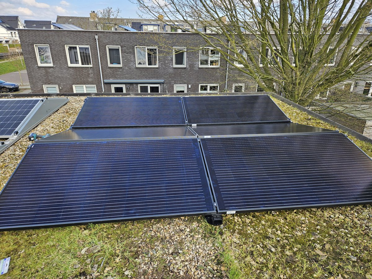 db_delfgauw's tweet photo. Nog even een paar panelen er bij plaatsen https://t.co/PdoFVsENka