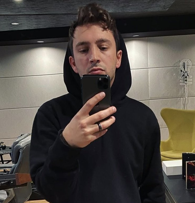 clancylovebot's tweet photo. au joshler donde tyler trabaja como picker en el jumbo y josh hace su primer pedido https://t.co/9w28tXv4dw