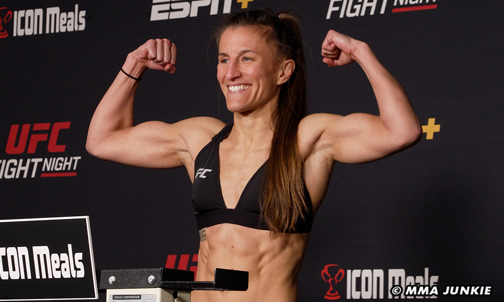 #UFCVegas104 results: Sam Hughes (@SamHughesMMA) def. Stephanie Luciano via split decision (29-28, 28-29, 29-27)

Full coverage: bit.ly/UFCVegas104