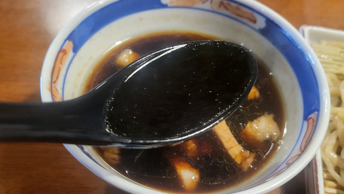 watarujin1110's tweet photo. 昔ながらの東京つけ麺380THB (VAT, ｻ料別)
#KenjisLab@KhlongTan
先週から限定1日20食提供。浅草開化楼製の太麺はツルシコ。つけ汁は魚節出汁でほんのり酸味と濃い醤油味。TPはチャーシュー、ネギ、メンマ、青菜、味玉、ノリ。スープ割は最初から提供されます。美味しく完飲完食
#バンコク
#らーめん https://t.co/W820CPDuHn