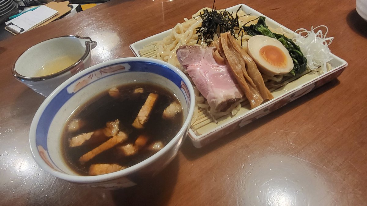 watarujin1110's tweet photo. 昔ながらの東京つけ麺380THB (VAT, ｻ料別)
#KenjisLab@KhlongTan
先週から限定1日20食提供。浅草開化楼製の太麺はツルシコ。つけ汁は魚節出汁でほんのり酸味と濃い醤油味。TPはチャーシュー、ネギ、メンマ、青菜、味玉、ノリ。スープ割は最初から提供されます。美味しく完飲完食
#バンコク
#らーめん https://t.co/W820CPDuHn