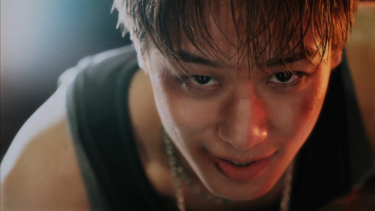 현제는 지금 상대를 온전히 바라보고 잇는데 쥬연이는 눈 돌아잇는 상태라 싸울 생각만 하고 잇는 거 같음 진짜 개존좋