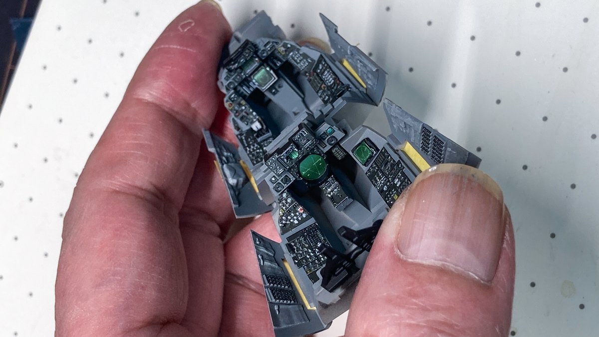 IKE30704708's tweet photo. タミヤ48 F-14A コクピットデカール試作！
スロットルだけ3DPしたけどワイ的にはそれ以外不満ないッス

折角の48トムの決定版キット、勿体なくて作れない
…じゃなくて作らなきゃ勿体ないへのマインドチェンジ！

コクピットだけでも作って積もうぜみんな！🤣
#48Tomcat #Mach3Models https://t.co/po6sDEQQff