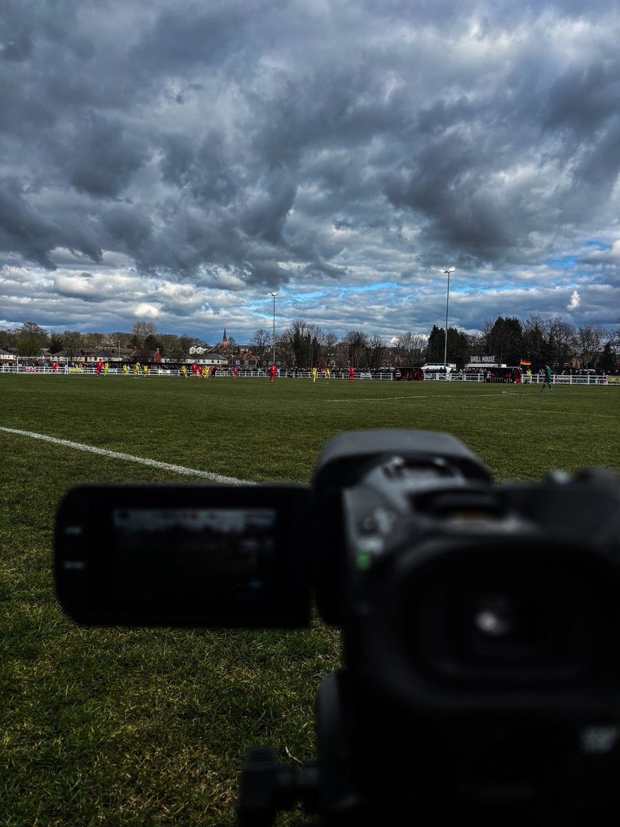 _shotbylew's tweet image. Away days 🎬

Today I am filming @buryfcofficial away at @fcsthelens 

#uptheshakers #6togo