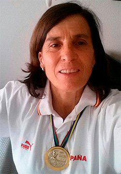 Hoy en el partido había una señora arbitrando que era una delicia verla; cariñosa con los niños, explicándoles cada decisión, enseñando respeto y resiliencia... Luego supe que tuvimos el honor de tener a Mariví González, medalla de oro en Barcelona  92.  es.m.wikipedia.org/wiki/Mariv%C3%…
