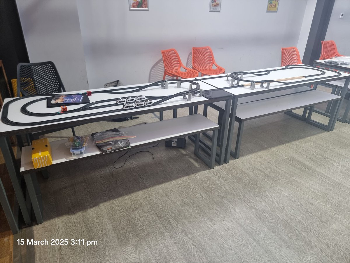TsuiAllen's tweet photo. With the other exhibitors packed up, I've got more table space to show how much @intelino #SmartTrain track I boughy along with me to the @STEMHUB_SE #KentPhysics25 Festival of Physics. https://t.co/fzpF9i6vjt