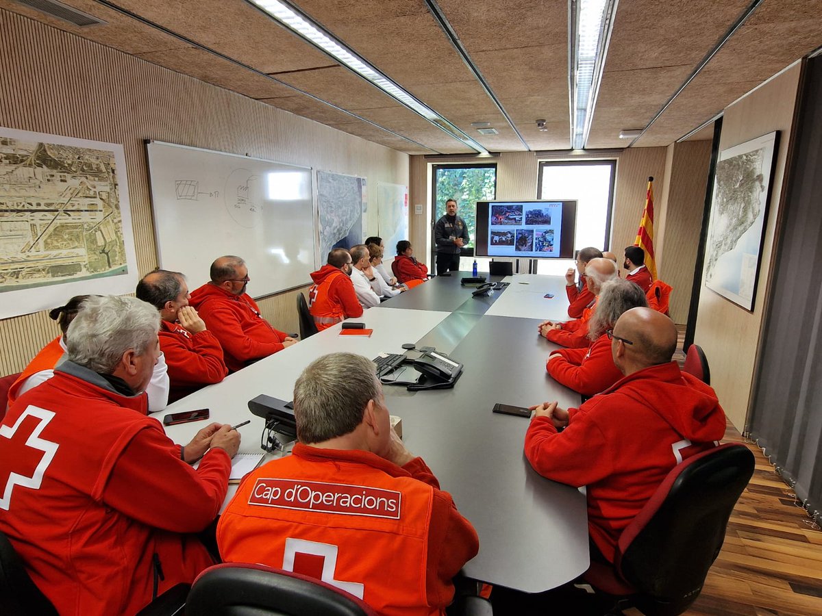 📍 Avui hem rebut la visita de <a href="/CreuRojaCAT/">Creu Roja Catalunya</a> al #CECAT on hem compartit una sessió de formació i una reunió amb els seus Caps d’Operacions.

Un treball conjunt essencial per millorar la resposta en emergències 🤝🔴

#ProteccióCivil #CreuRoja
