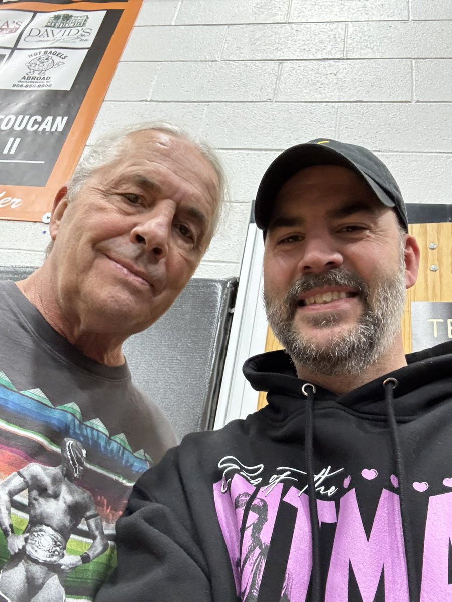 TwoManPowerTrip's tweet image. New Book Announcement:
"The Era of the Hitman"
@JESnowden and I talked to @BretHart for more than 25 hrs about his legendary WWF singles run.
The result is an in-depth look at a singular genius who discussed his craft in great detail.
Coming in 2026 from @ecwpress.