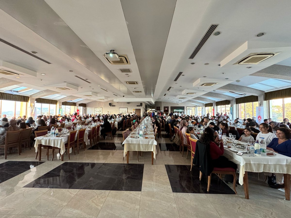 iiydorg's tweet photo. Dünya Yetimler Gününde, Hatay Valiliği işbirliğiyle bölgedeki yetim kardeşlerimizi ve yakınlarını iftarda ağırlıyoruz.
Yetim deme YETTİM de'
#iyilikiyidir
#yetimdemeYETTIMde
#dünyayetimlergünü