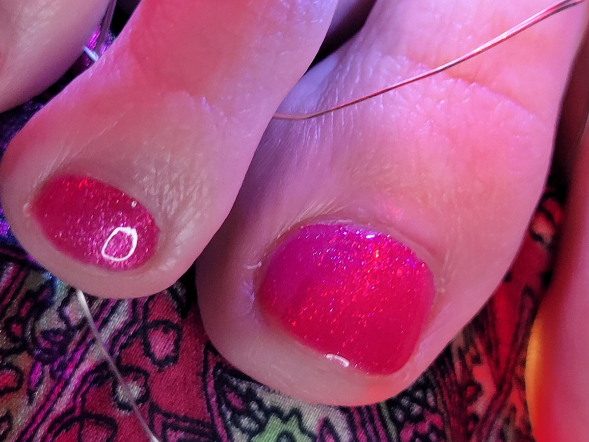 Glittery toes! DM me to buy this set. I do not reply to DM requests in comments. #feet #feetworship #toes #toe #foot #footworship #feetpics #footpics #mytoes #buymyfeetpics