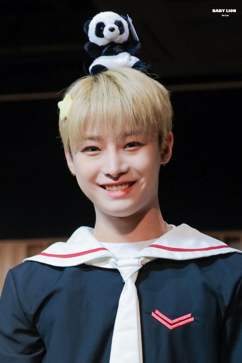 BABY_LION_LEX's tweet photo. 💚 𝗛𝗔𝗣𝗣𝗬 𝗟𝗘𝗫 𝗗𝗔𝗬 💚

바라봐주는 눈도 너무 좋아해💚

#나는_정말정말_너를좋아해
#Magic_falling_for_LEX
#XODIAC #소디엑 #LEX #렉스 #조두현 https://t.co/1eoLyOyuxq