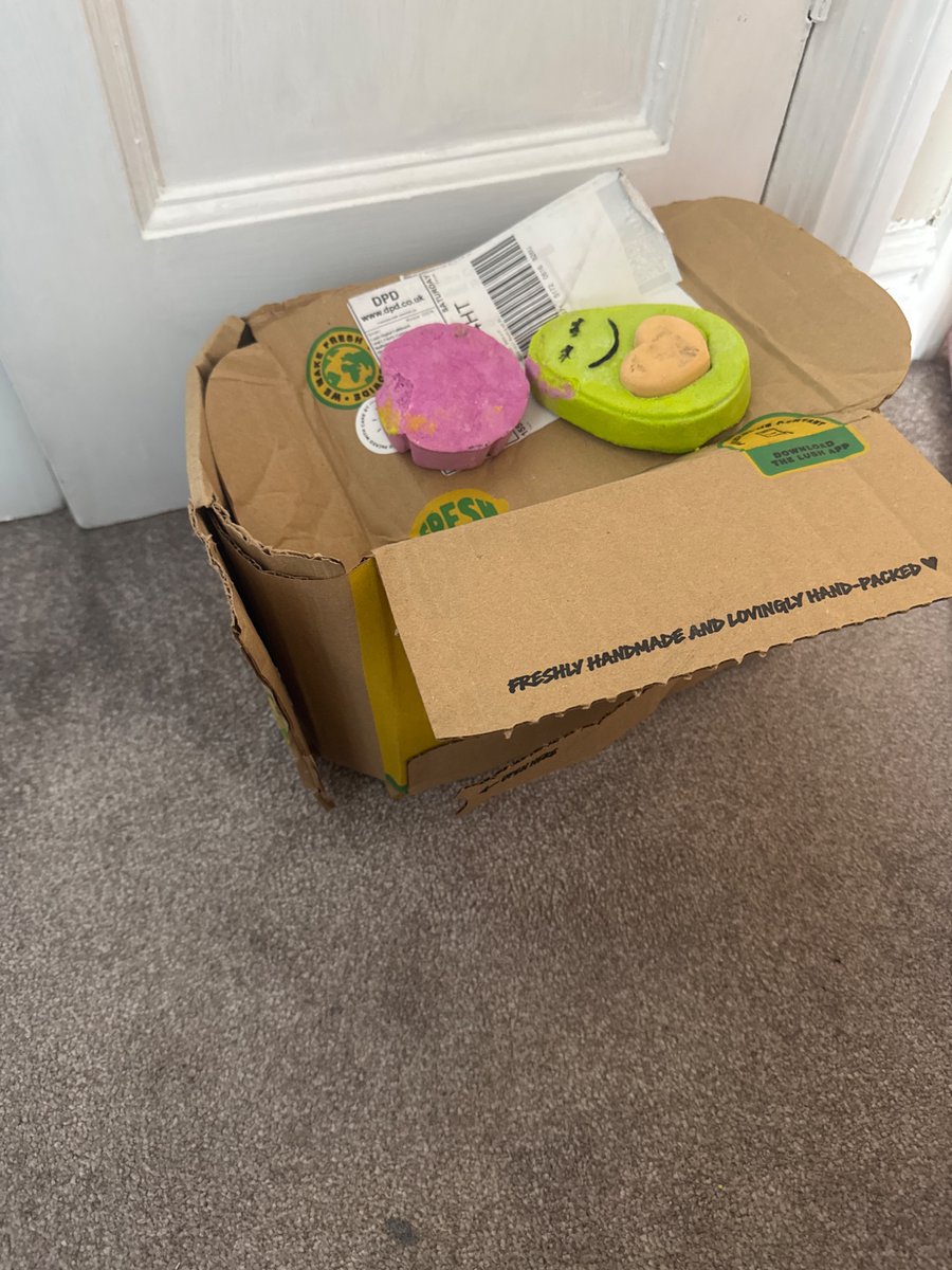 WeekendWireless's tweet image. I think @LushLtd really need to have a word with their delivery service. Spent quite a bit and it’s arrived like it’s been used as a ball during an FA cup final