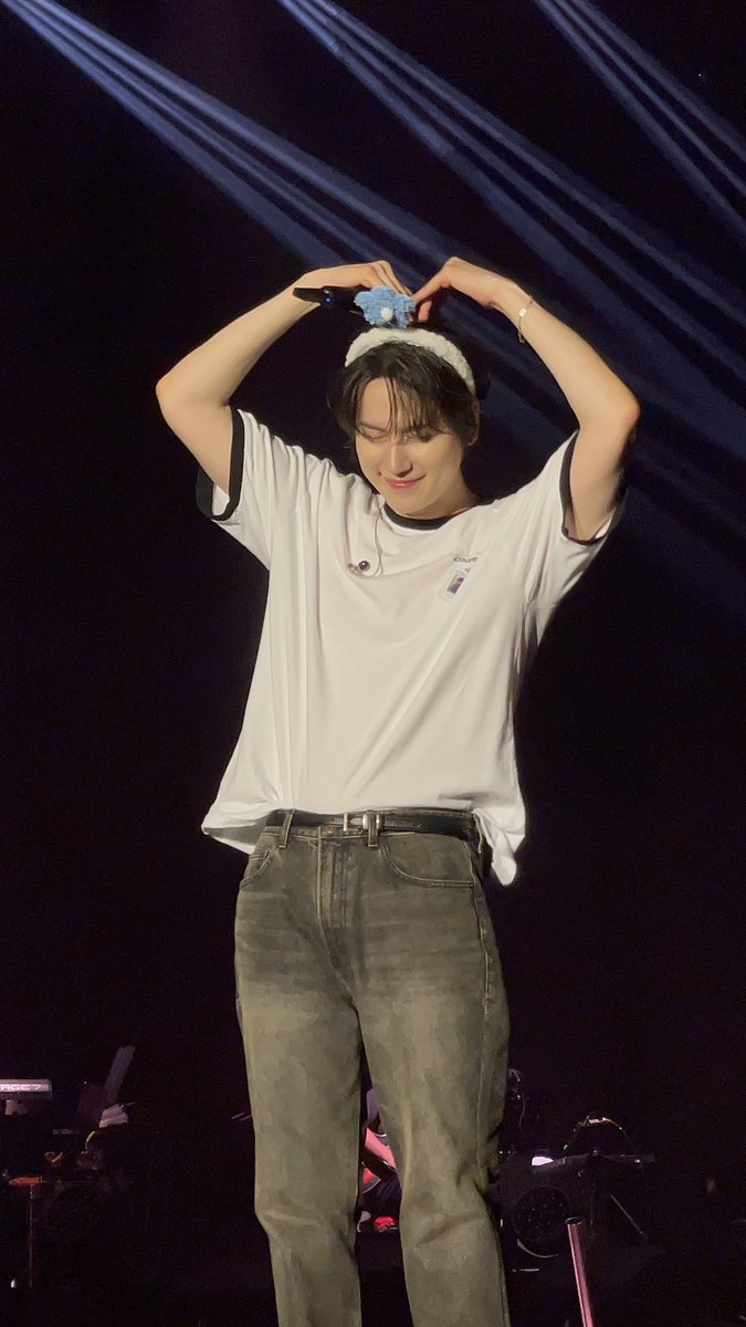 noonnlee's tweet photo. ♡♡♡ #KyuhyunColorsinBangkok https://t.co/1BO8nmm2FQ