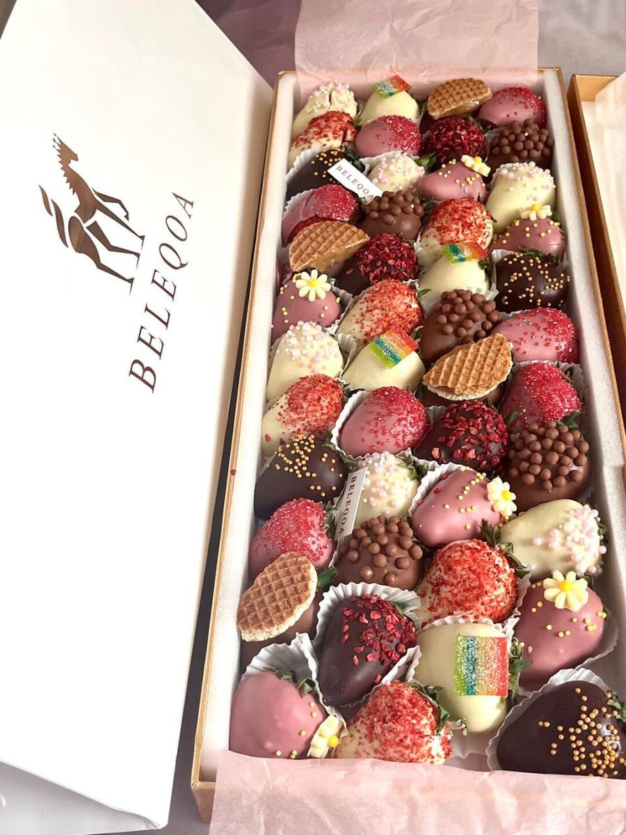 genosidasquad's tweet photo. I received a chocolate strawberry dessert as a gift from my friend.They are very beautifully https://t.co/DpwomQOgRM looks like it will be very tasty just by looking at it.🤤🤤🤤 https://t.co/xH0qXO8D8l