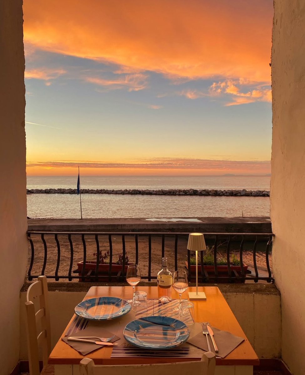 imagine a romantic date here