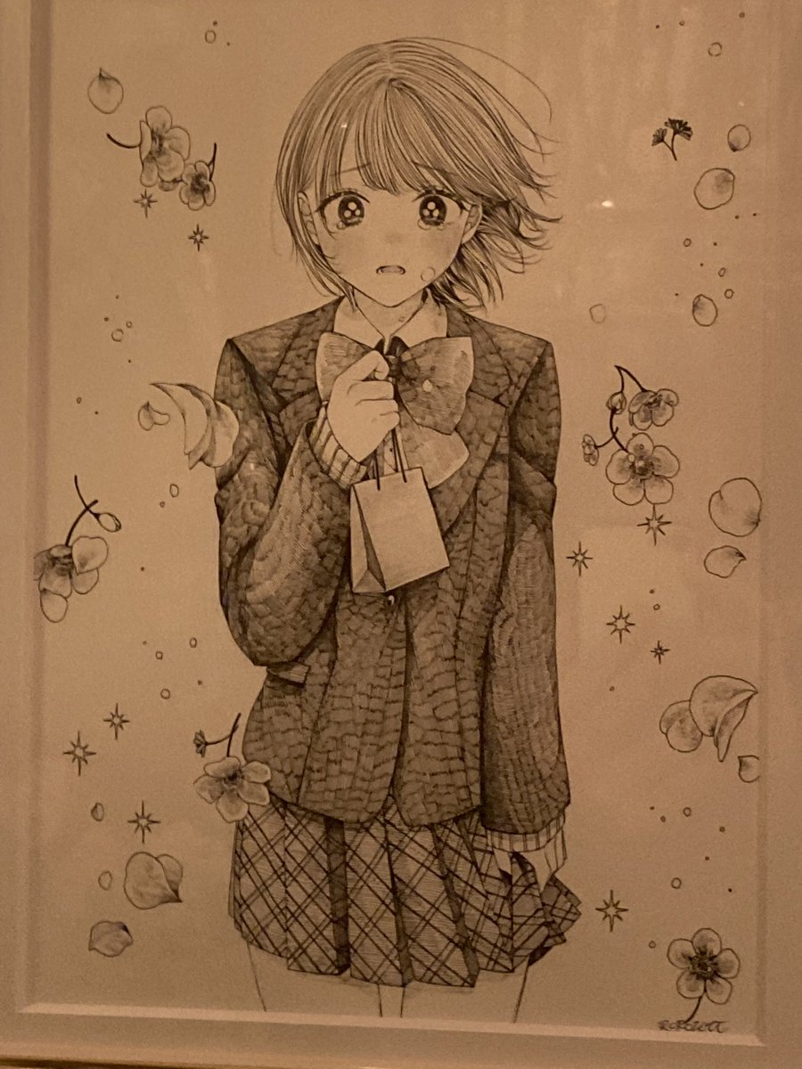 本日はCafe Du MICONOS様(@cafe_miconos)
にて本日から始まりました、ROROICHIさん(@souta_16)の個展にお邪魔してきました…!
素敵な空間に素敵な絵が素敵でした(語彙力)
サクラのミリペンで描かれた女の子の精緻なツヤベタ・カケアミ表現は息を呑む美しさです。
絵描きとして気が引き締まります。