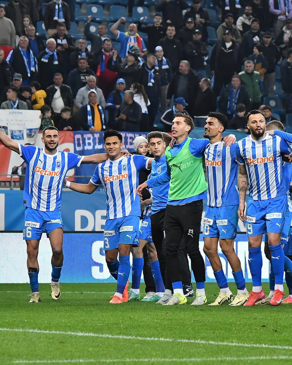 LegionCatracha's tweet image. #Rumania 🇷🇴 Triunfazo de la U de #Craiova con Denil Maldonado jugándolo todo‼️ con autoridad 3-0 sobre la U de #Cluj para ponerse de lideres provisionales en la liguilla de campeonato ‼️

@OfficialUCV @superligaro