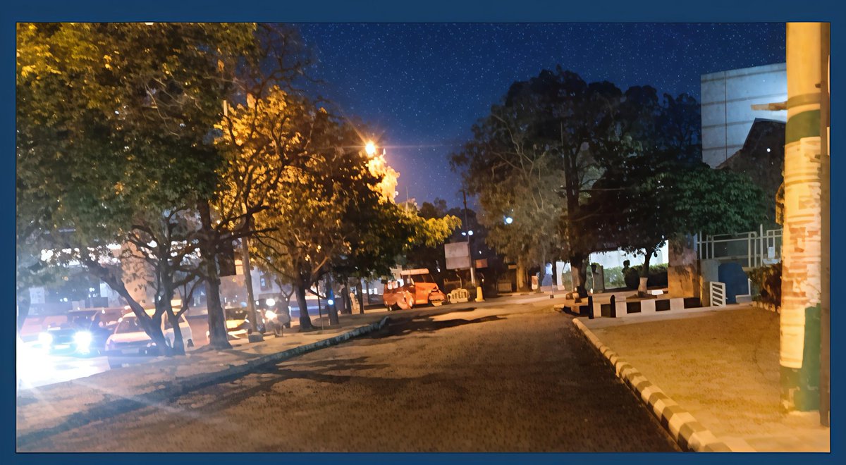 BCCCofficial's tweet photo. Works on the ORR service road from Devarabeesanahalli to Kadubeesanahalli are advancing with coordinated efforts  from #BMRCL, #BWSSB, #ORRCA and #BTP with #BBMP. In the last week, 1.4 km has been covered, with the DBM layer now complete, paving the way for a zero-pothole road and improved commuter experience.

The #BBMP team continues to work round the clock, and for the 1.4 km stretch, following are the works ahead.

1. Footpath construction
2. Installation of railings
3. Kerb shoulder drain
4. Vertical grating
5. Bituminous Concrete (BC) layer
6. Kerb painting
7. Road markings
8. Cat eye reflectors for night visibility

#BBMP #BBMPCares #DKShivakumar #bbmpchiefcommissioner