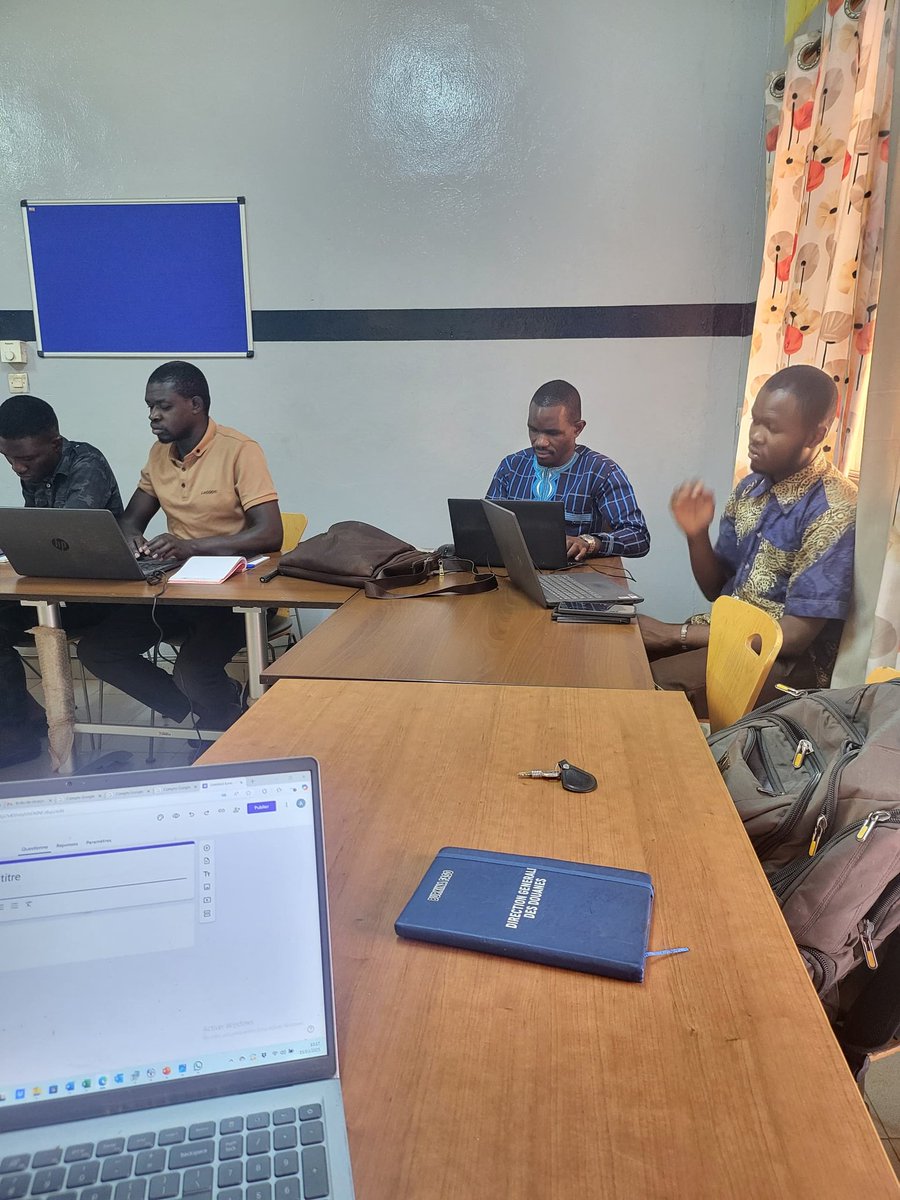 Les membres de la commission membership du PNJBE renforcent leurs compétences numériques(google drive , drive etc) en vue du lancement de la cohorte 2 du Programme d'Engagement des Jeunes Parlementaires pour l'Eau.

#PNJBE #JeunesseEngagée