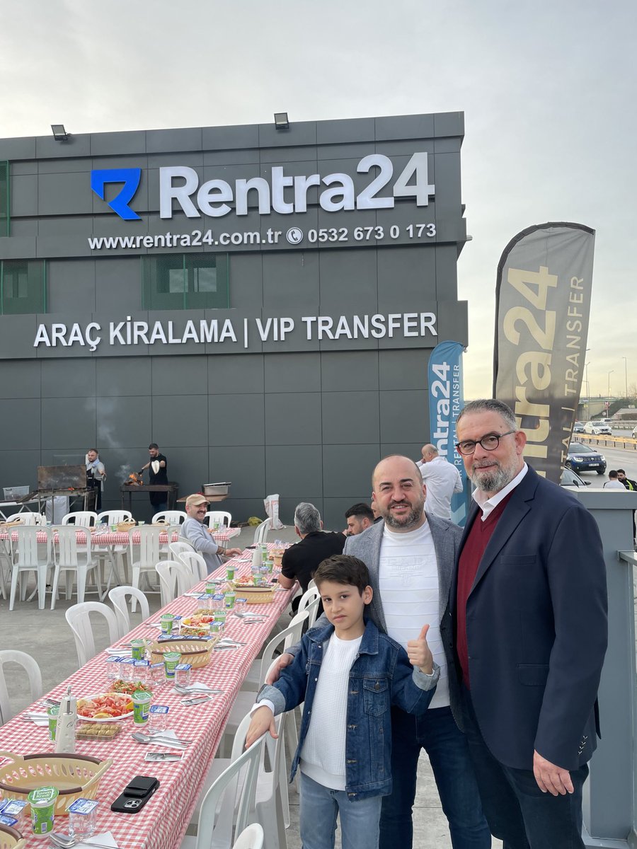Kıymetli kardeşim, otuz yıllık dostum ⁦<a href="/selmankumbar/">Selman KUMBAR</a>⁩ iftar davetindeyiz bu akşam.
Anıları yâd edip, arkadaşlarımızla bir araya geleceğiz.
Dostluk güzeldir..